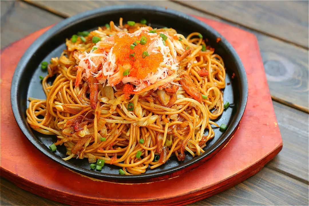 今天给大家分享个简单快手的日式蟹肉炒面.