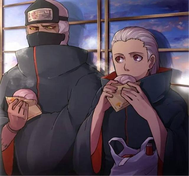 而飞段之前也一直在传教,但是因为中了鹿丸的陷阱,飞段一直被埋在土里