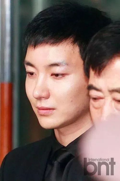 07年,行程途中四名成员遭遇车祸,圭贤命悬一线.