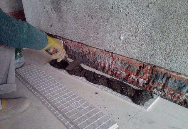 踢脚线明装真丑我家要装入墙式隐藏起来安装师傅却劝我三思