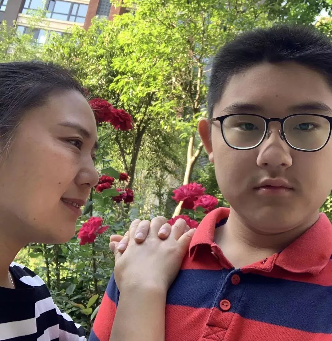 李子妍的妈妈李泽昊的妈妈李桐的妈妈贾炫的妈妈郭炳扬的妈妈镜头里的