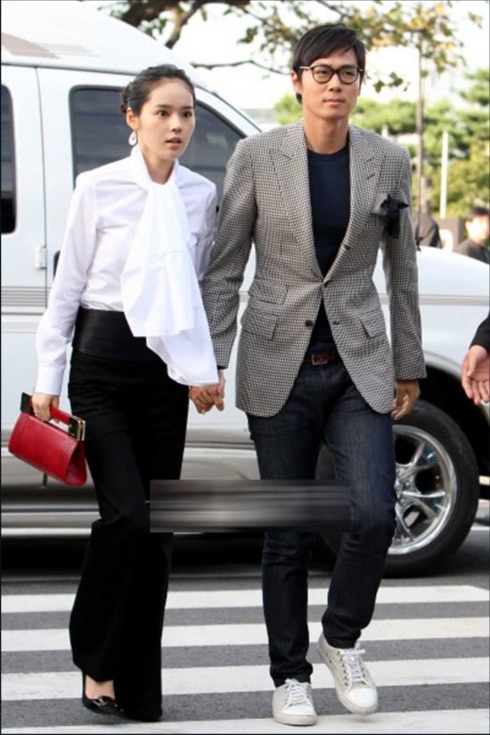 恭喜!37岁女神韩佳人二胎生子,一家四口凑成"好"字超幸福