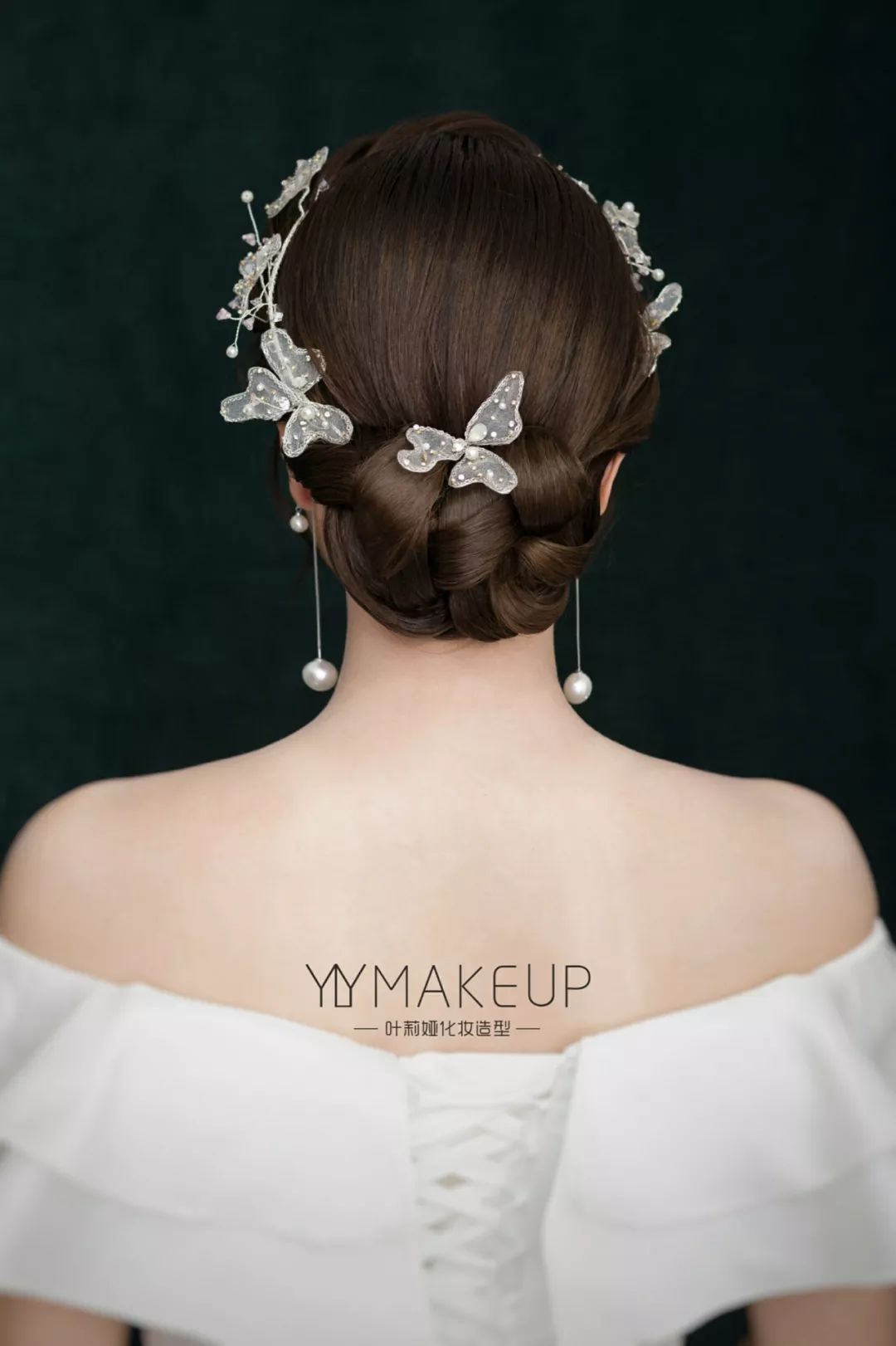 气质百搭的皇冠钻饰新娘造型美爆了