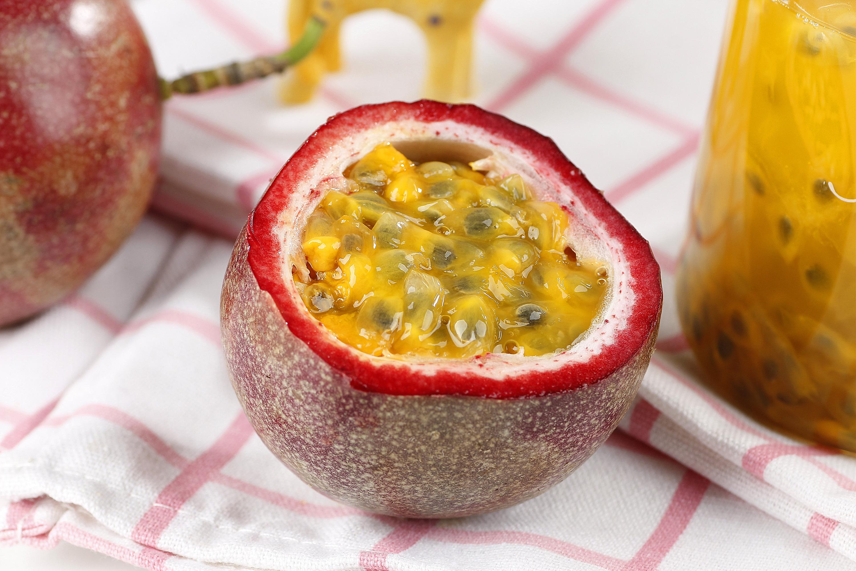 当酸酸的百香果遇上甜甜的凤梨会碰撞出怎么样的美味