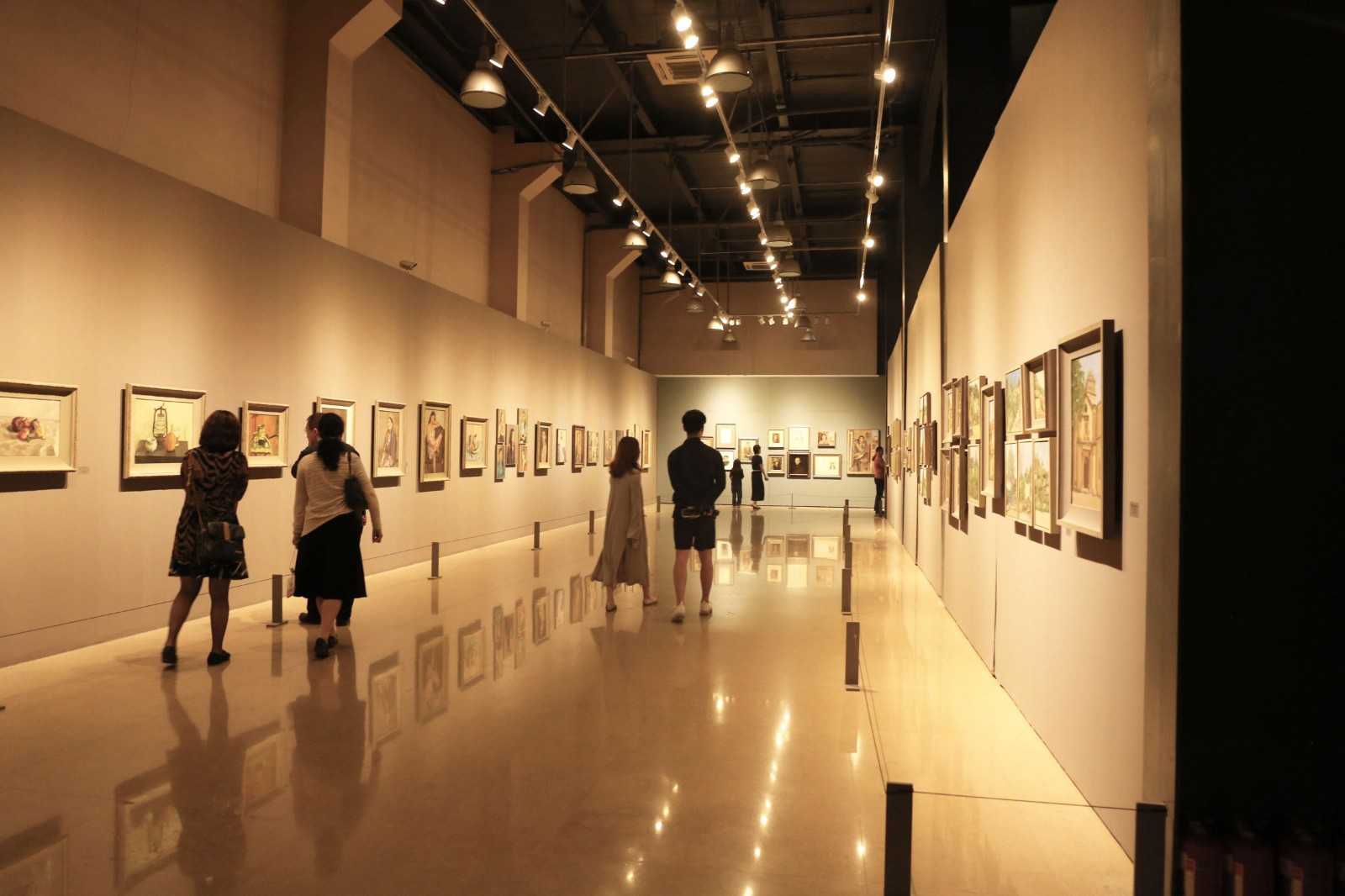 中国油画院正心观物芃芃绘画作品展和学而时习尤勇画展展出
