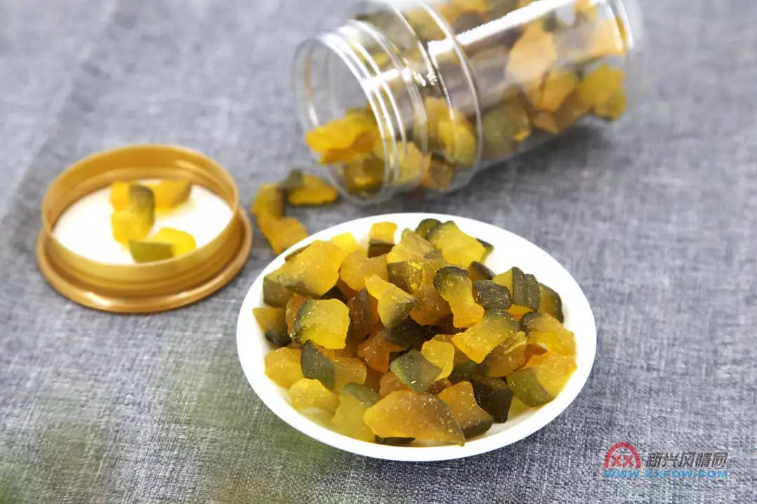 舌尖上的新兴凉果被远销到全国各地看到让人流晒口水