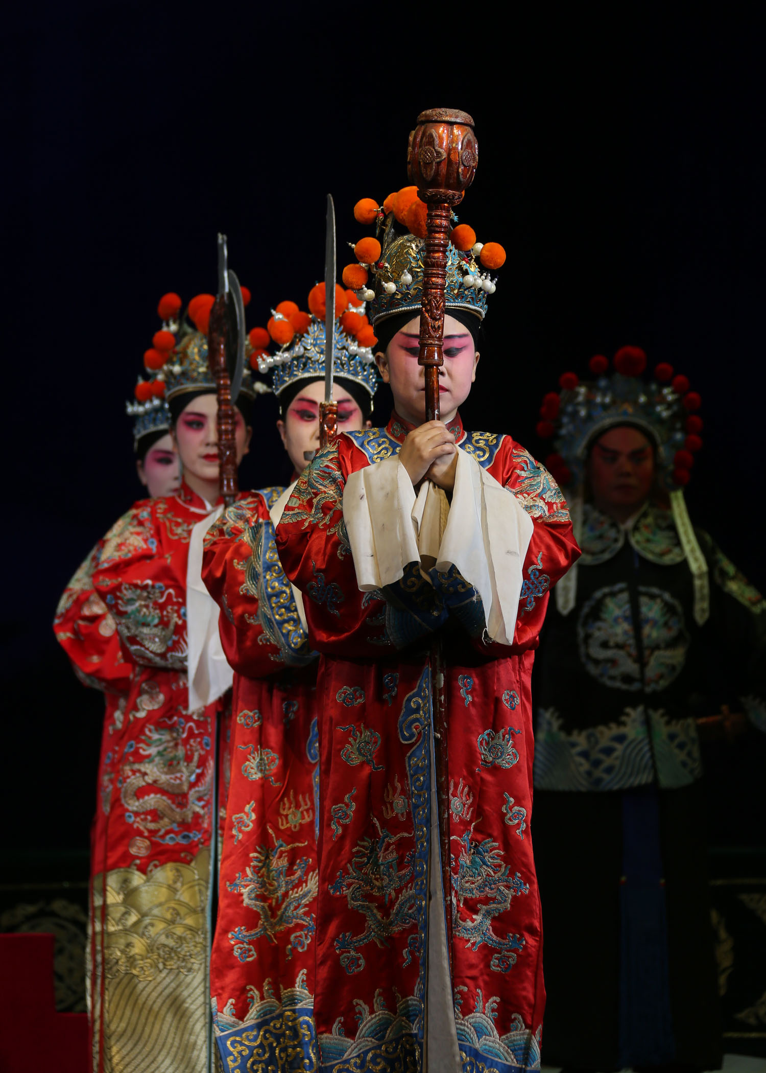 上党落子《穆桂英挂帅》在潞州剧院表演整场演出叫好声不断