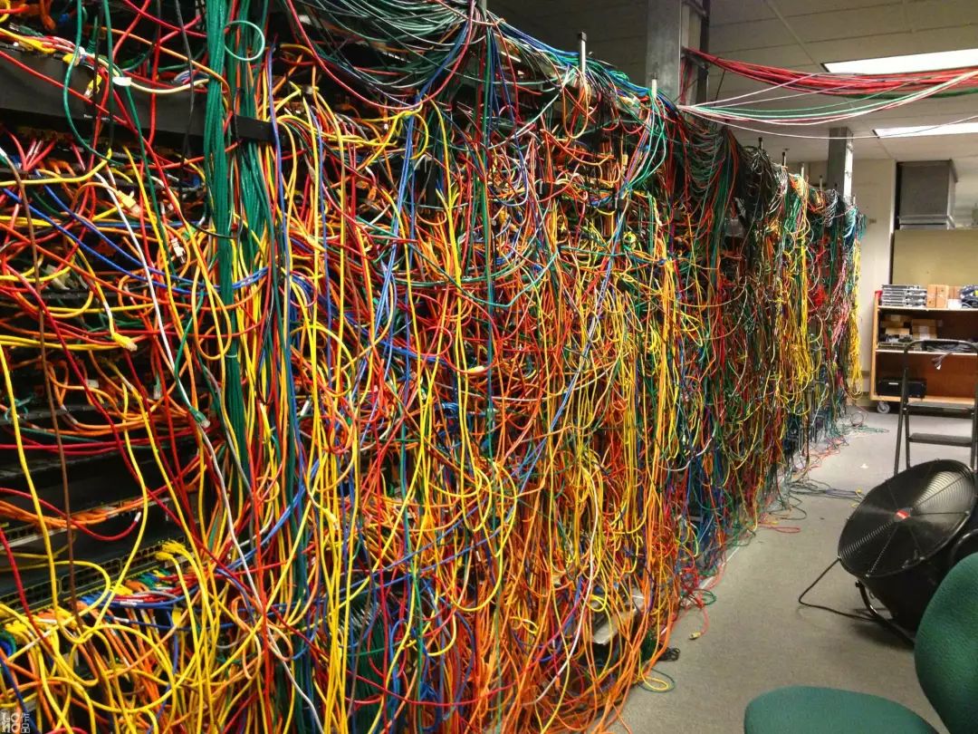 没有维护好的机房是什么样