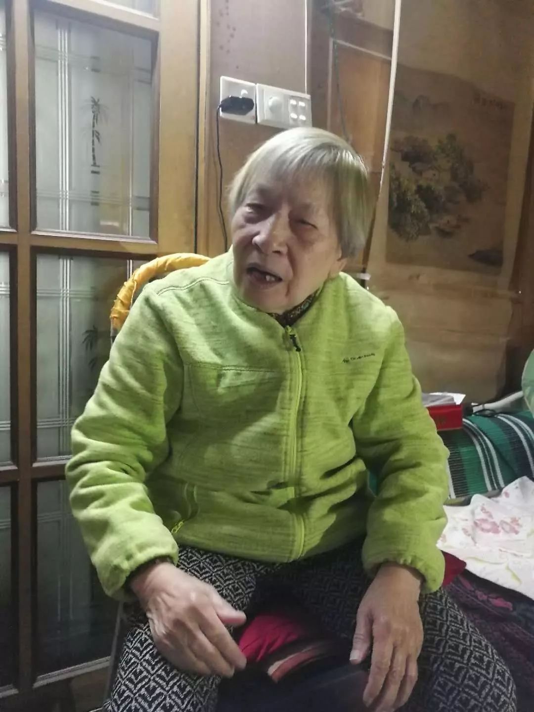 刚上学一个月学校就被炸毁了,戴燕尾帽的同学们还记得我吗?_沈竹君