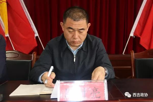 西吉县人民政府副县长周时亮,政协副主席刘东海出席并指导西滩乡脱贫