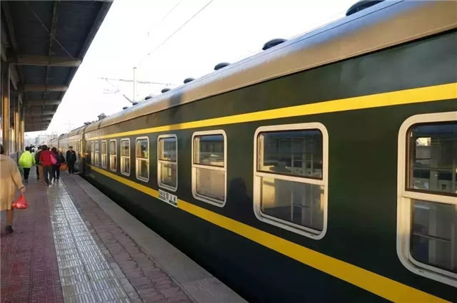 火车硬卧旅行为什么建议女生买上铺也别买中铺和下铺