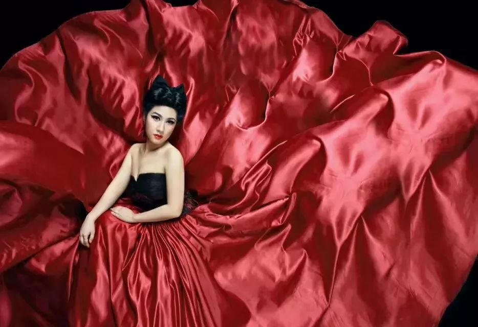 王心妍于2012年考入西安音乐学院附中,师从李琦副教授学习民族唱法.