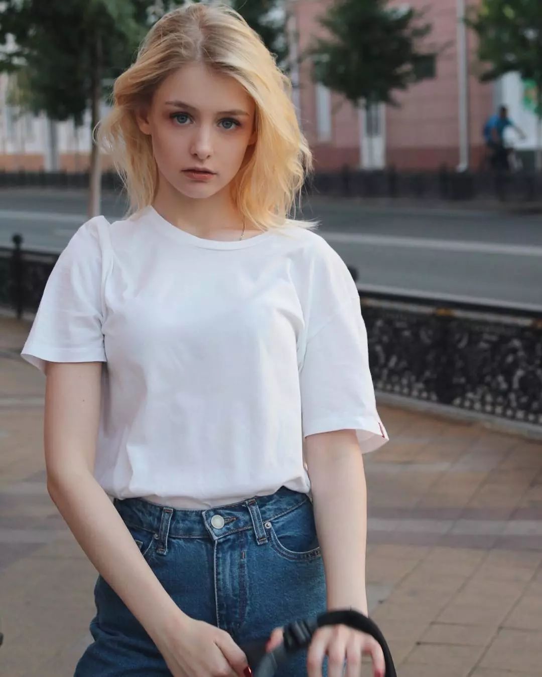 靠颜值爆红ins圈粉16w的俄罗斯小仙女果然720度美名不虚传