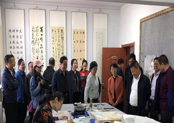 旗领导李浩书云丽琴一行调研指导旗文联工作