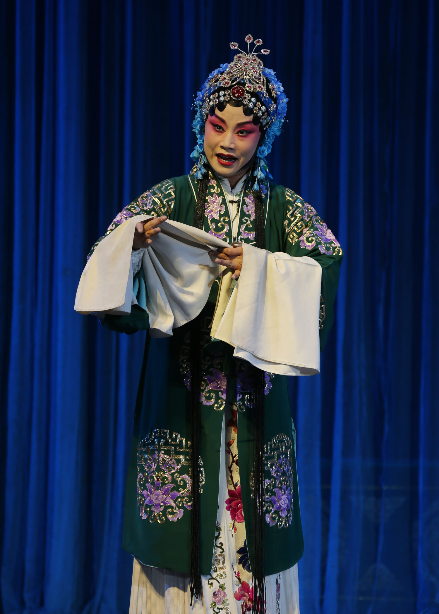 上党落子《穆桂英挂帅》在潞州剧院表演整场演出叫好声不断