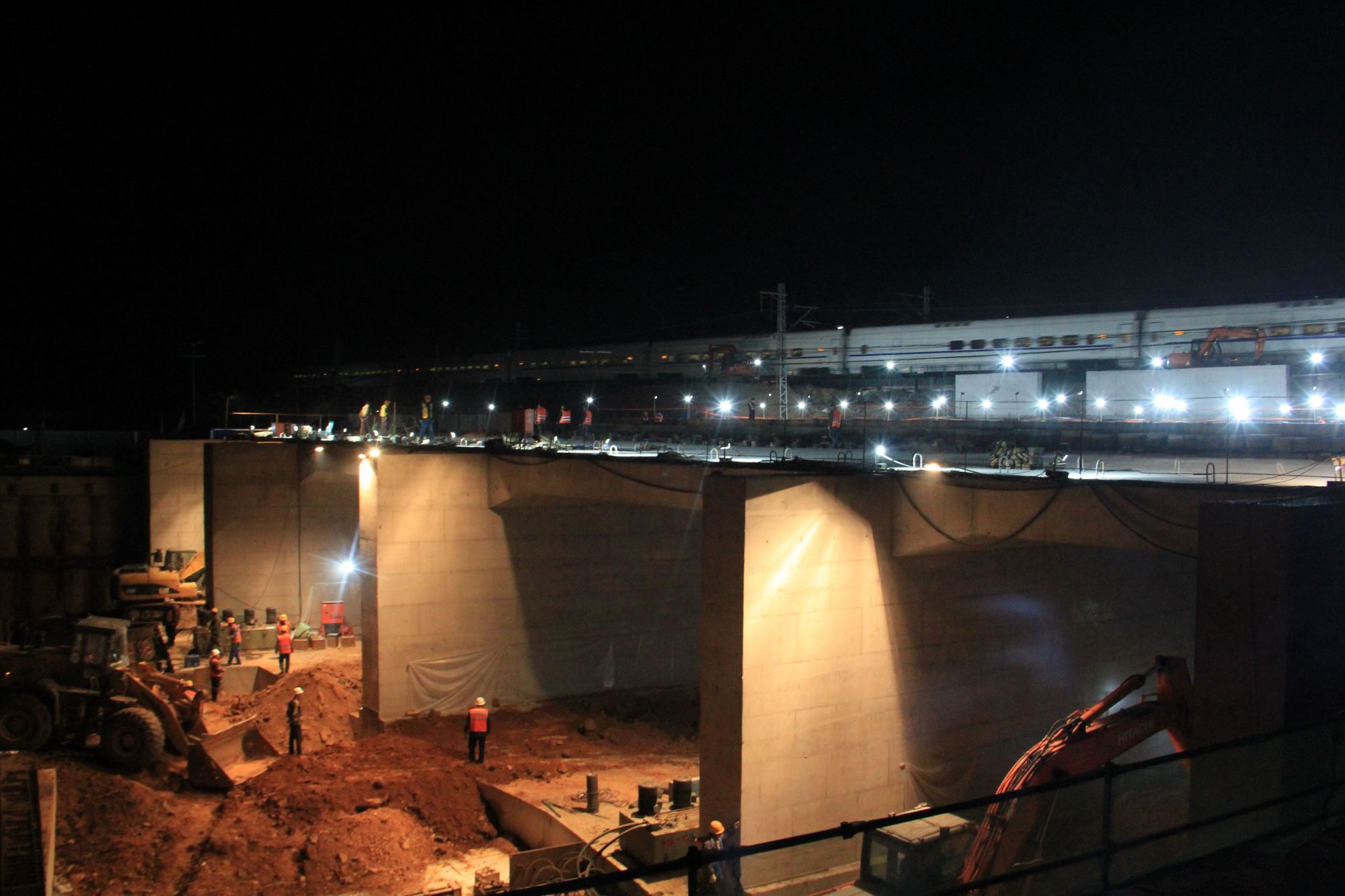 两座地道桥在京哈铁路下方精准对接