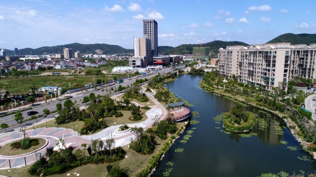 深化重污染行业整合提升,实施定海3家电镀企业入园整合,完成定海区