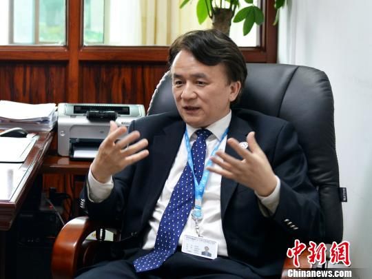 中南大学湘雅三医院党委书记何庆南接受记者采访. 蒋凯 摄