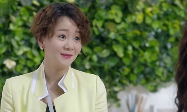王一楠与angelababy,倪妮合作的爱情喜剧电影《新娘大作战》上映,饰演