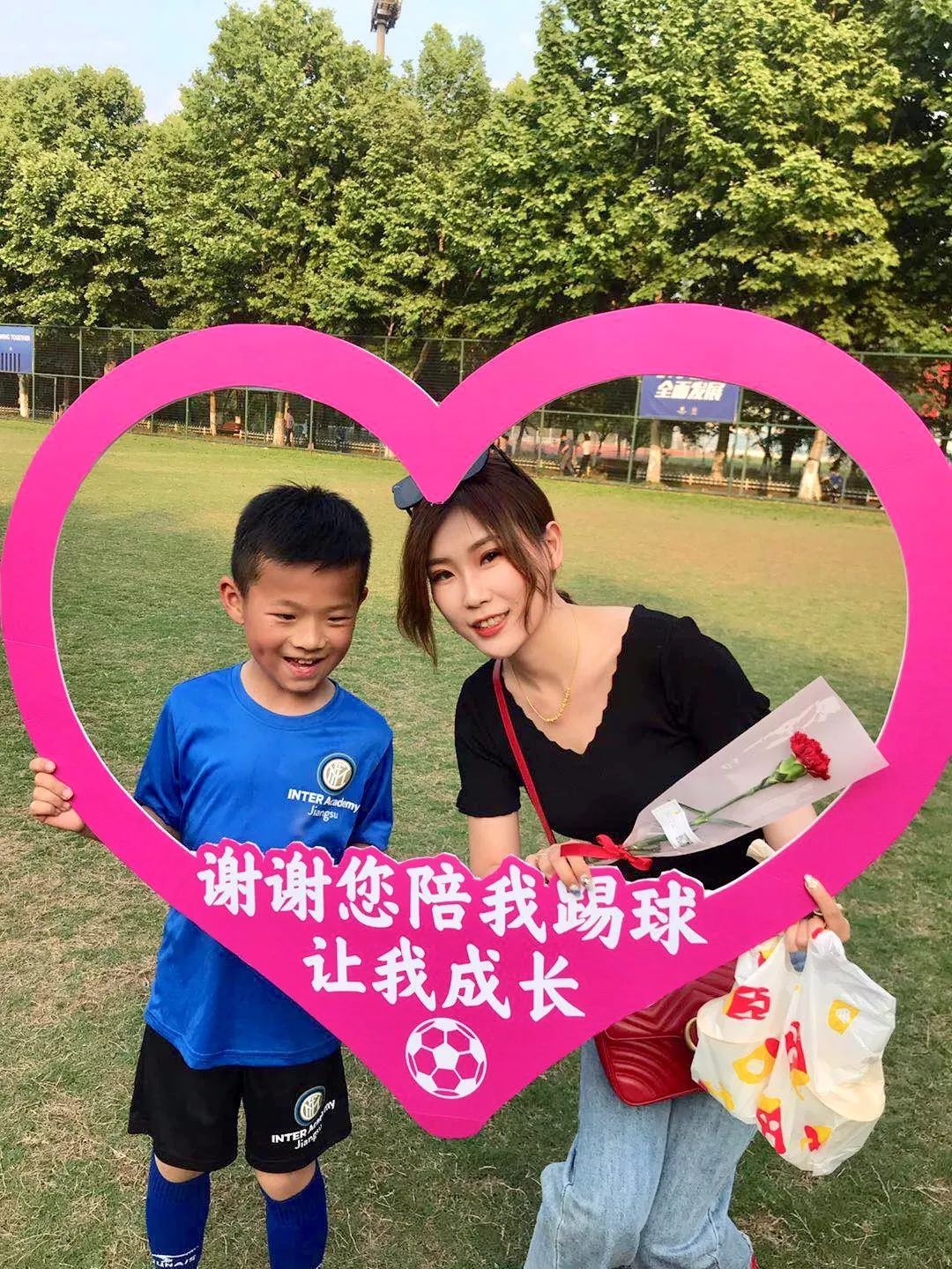 苏宁青训先成人后成才祝所有母亲节日快乐