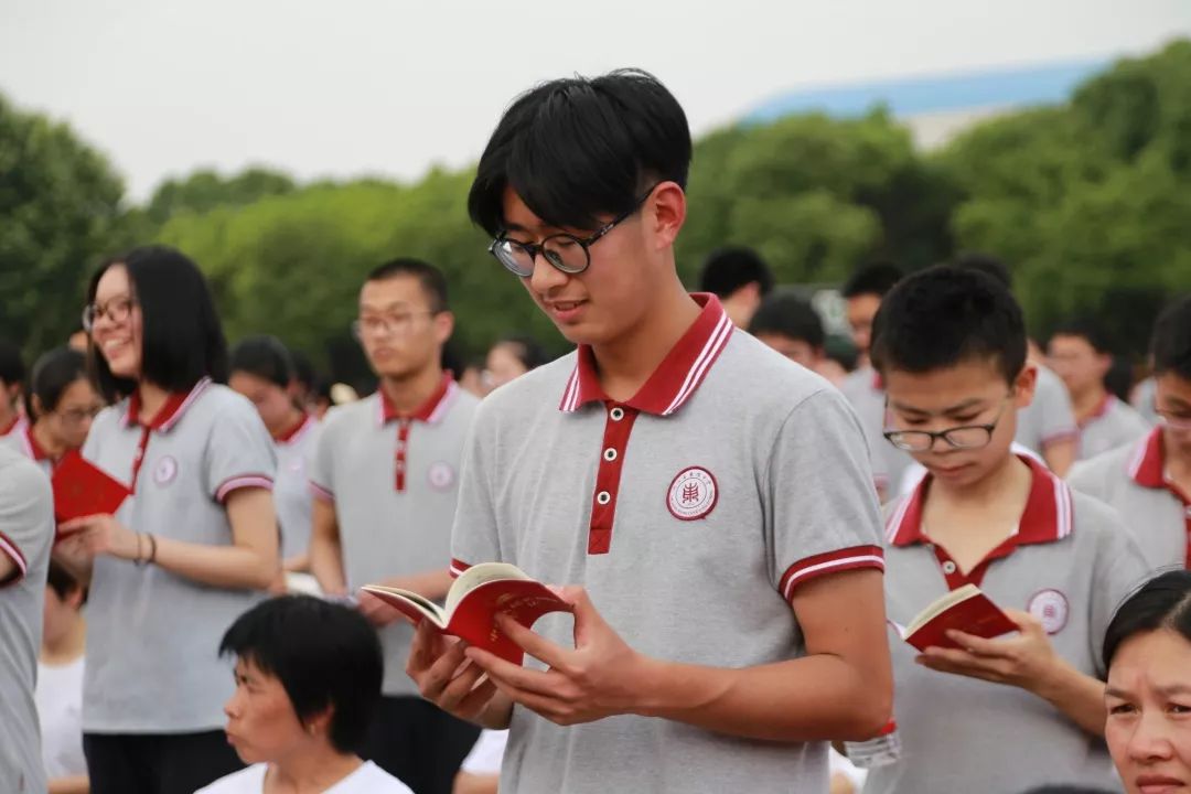 感动满满东阳中学在母亲节举办成人礼