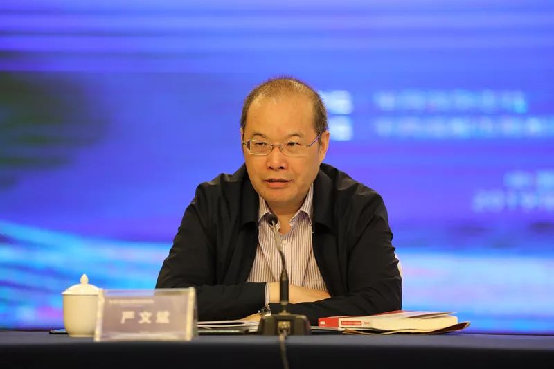 四川省人民政府副秘书长钟承林,成都市委组织部部长胡元坤分别致辞