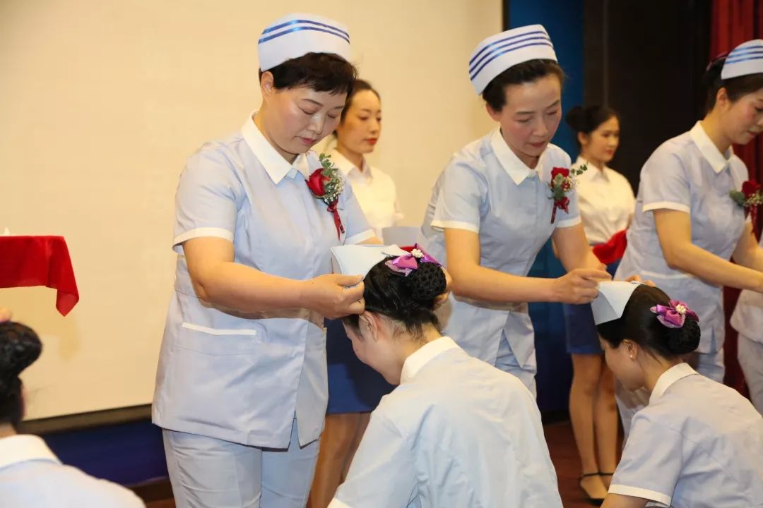 带上燕尾帽,感受责任与使命图:成都医学院第一附属医院图:西南医科