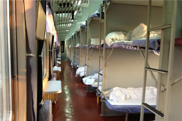 火车硬卧旅行为什么建议女生买上铺也别买中铺和下铺