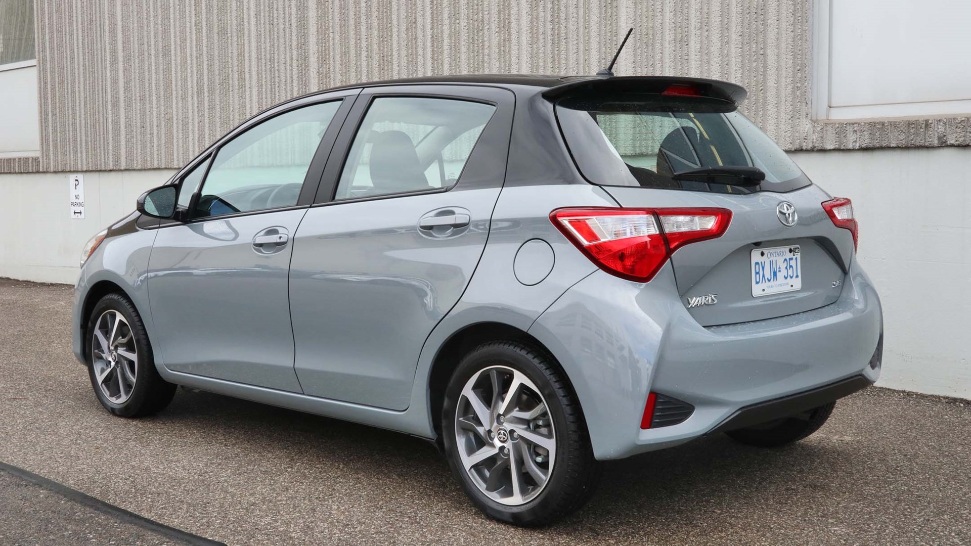 国内还在卖几年前的老款,看看美版19年丰田yaris致炫长啥样