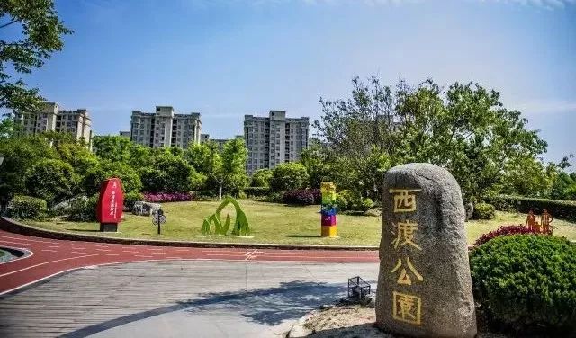 毗鄰浦江的西渡有座美麗的公園,名字很好記,因為它就叫西渡公園.