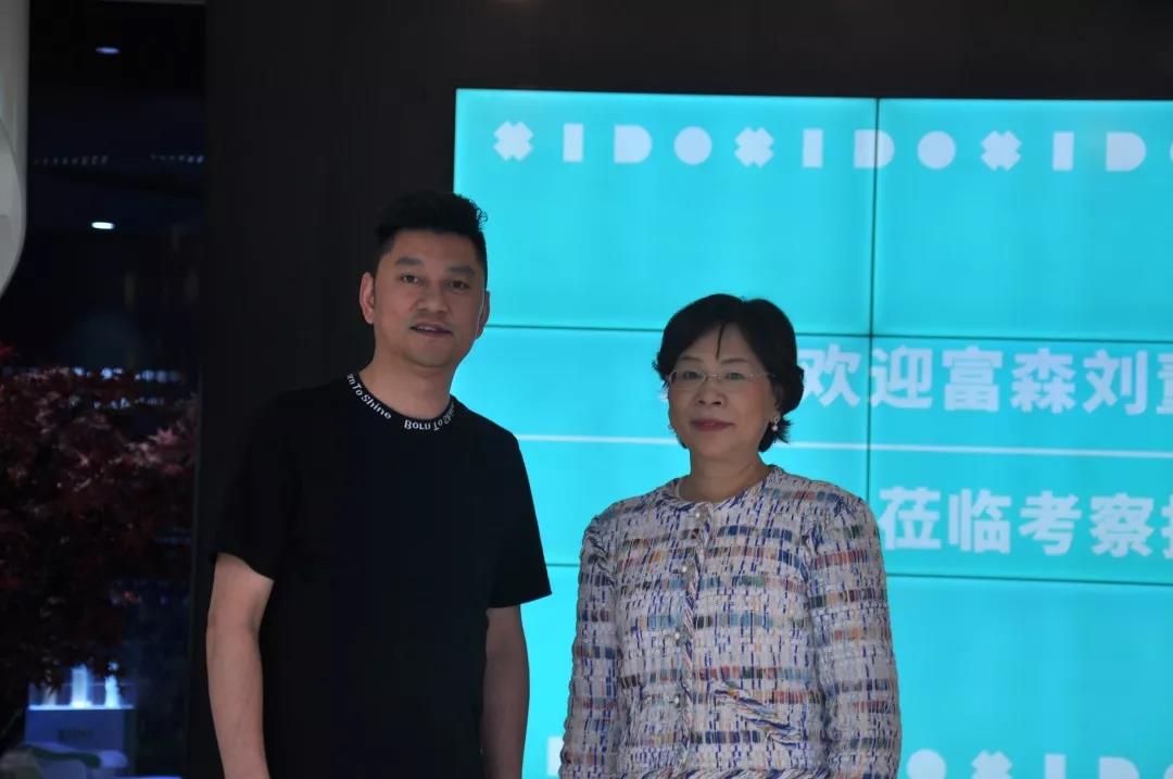 近日,富森美家居副董事长刘云华女士,及圣象集团副总裁朱玲英女士一行