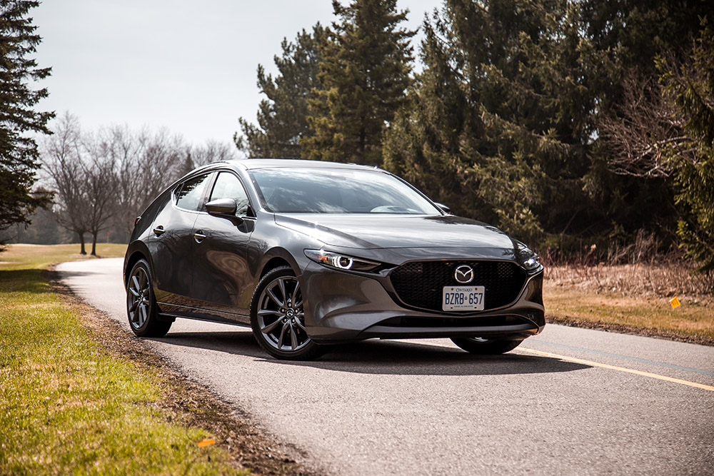 马自达3gt中控屏幕看着小气内饰跟a3差不多25升发动机是亮点