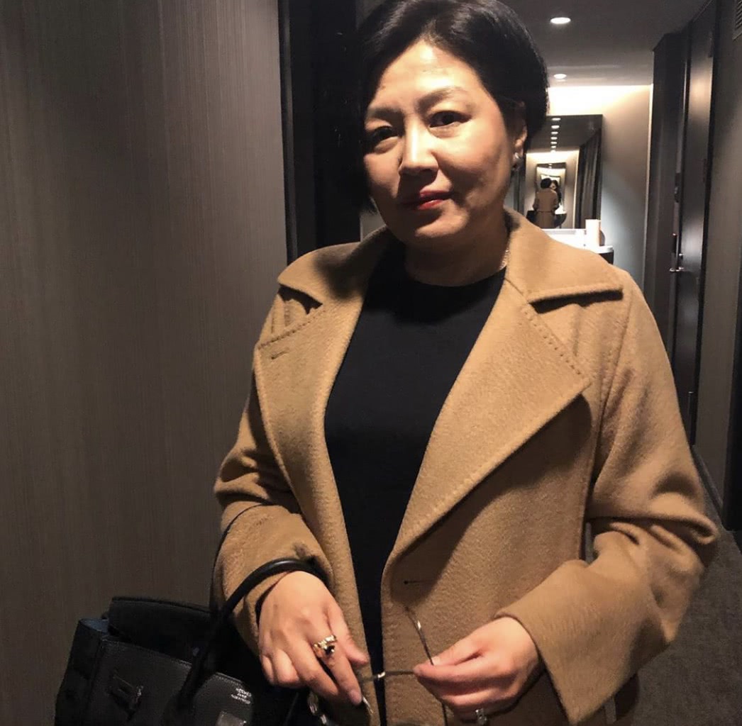 而法图麦所发的哈文照片,是李咏去世7个月以来,哈文首度"露面".