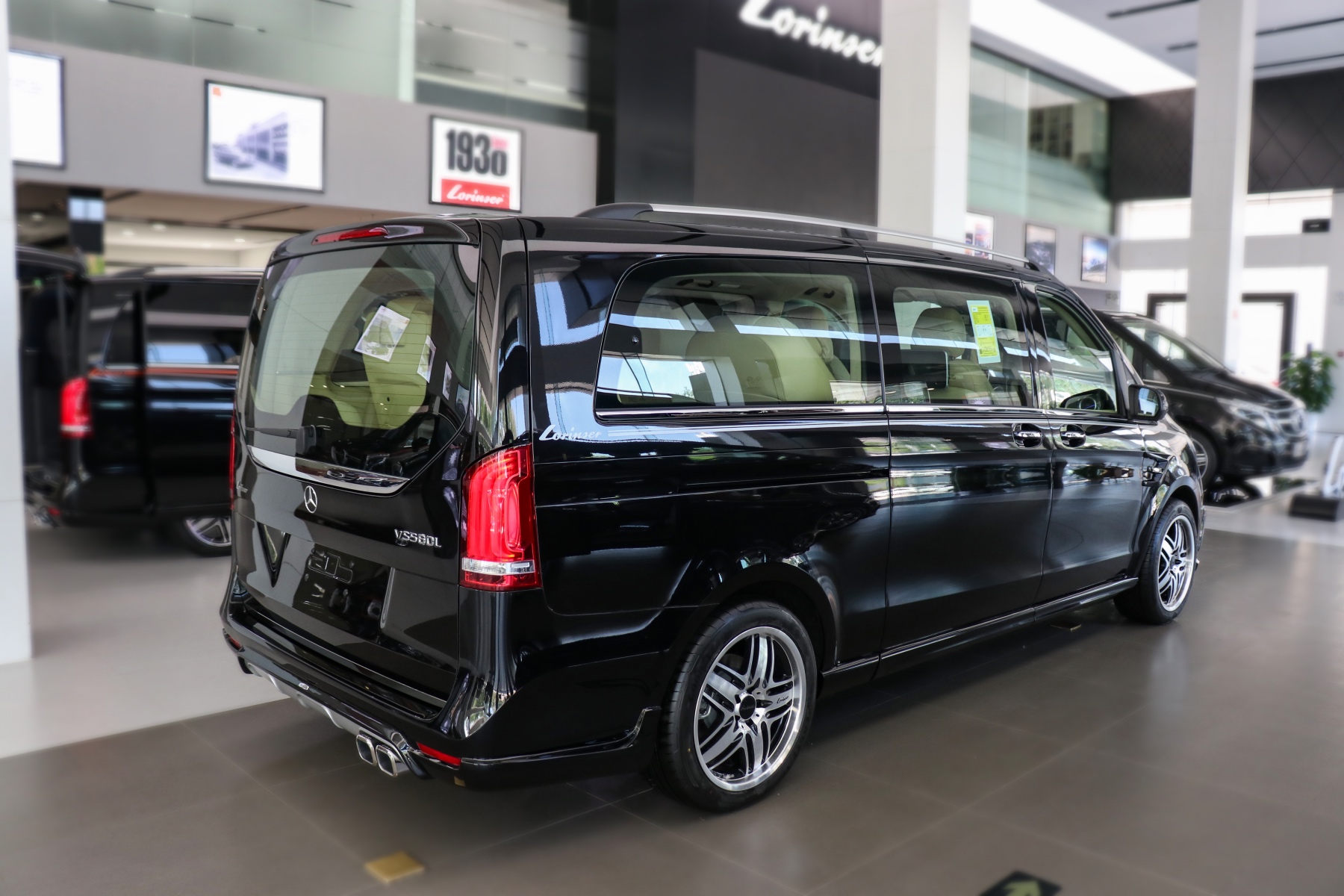 进口奔驰罗伦士vs560l商务车将设计进化为艺术