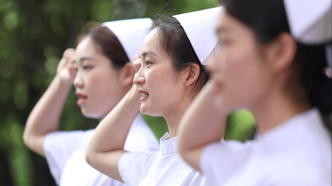 致敬护士│以仁爱之心用责任托起生命之光