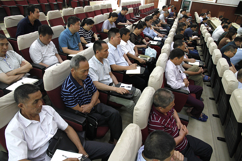 会议现场 黄钹/摄