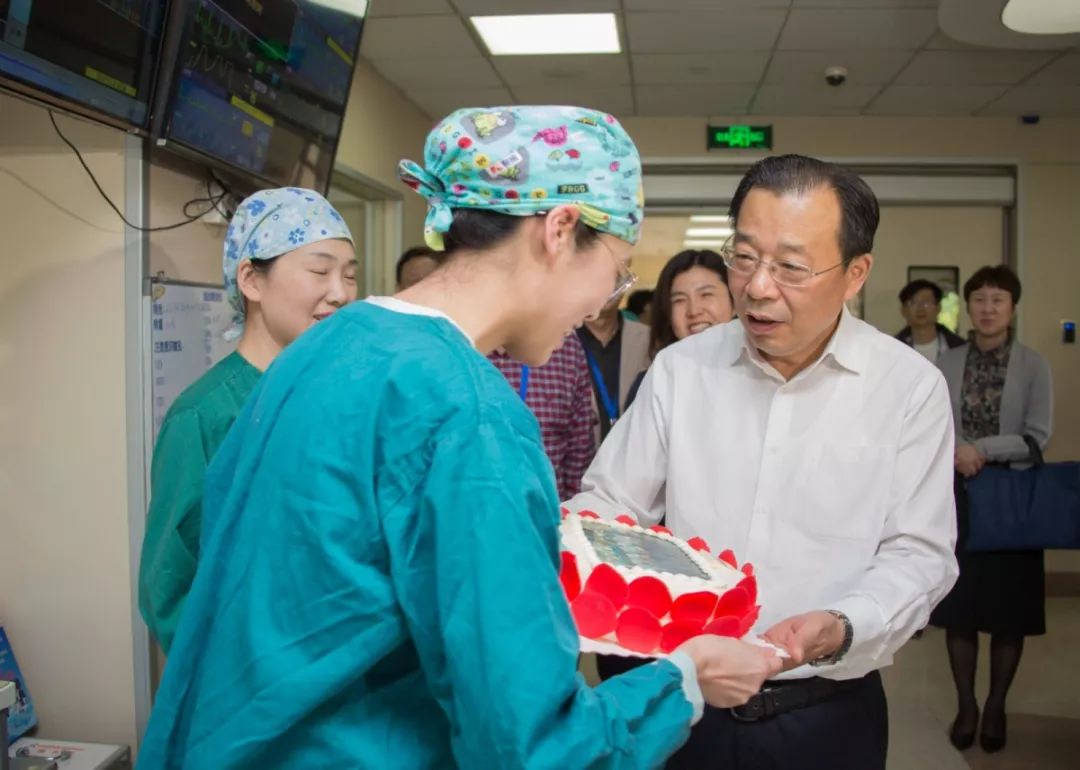 常州市副市长陈正春走访慰问常州二院护理工作者