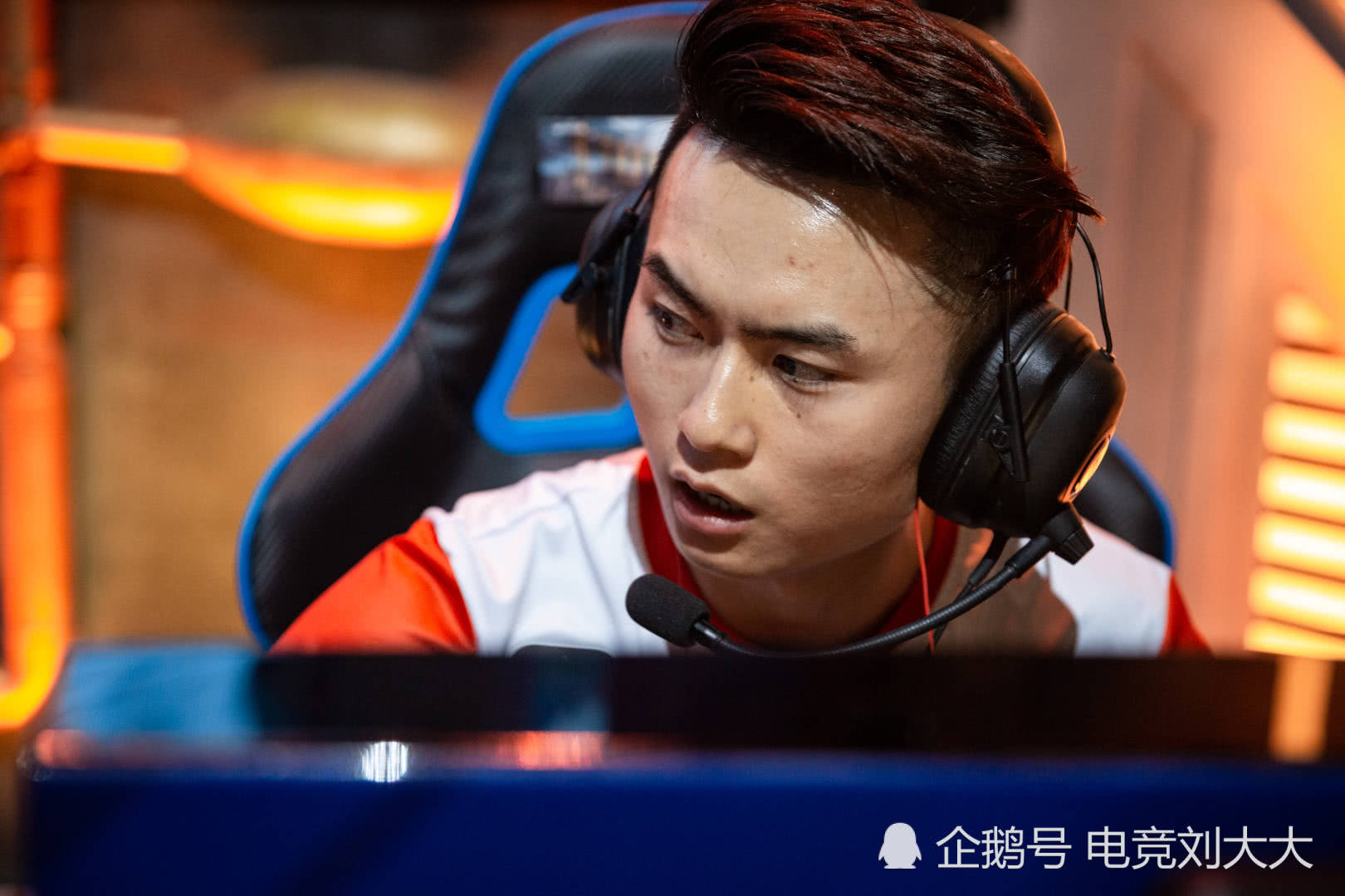 这不本赛季的王绿豆状态似乎不太好,对阵ae调调时被全面压制,同是ag