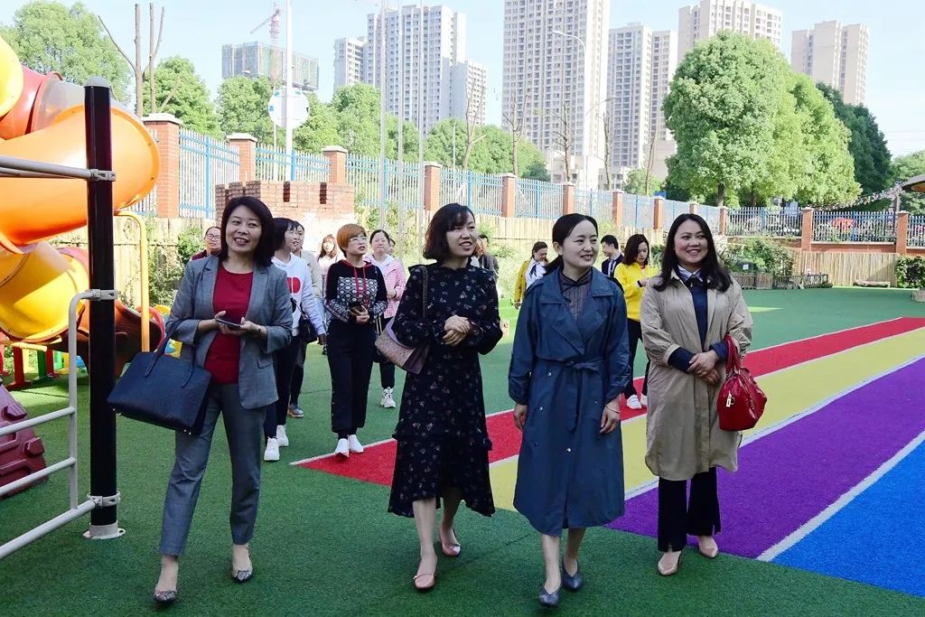 重慶渝北慶齡幼兒園與我縣中和幼兒園開展教學聯動教研活動,把結對