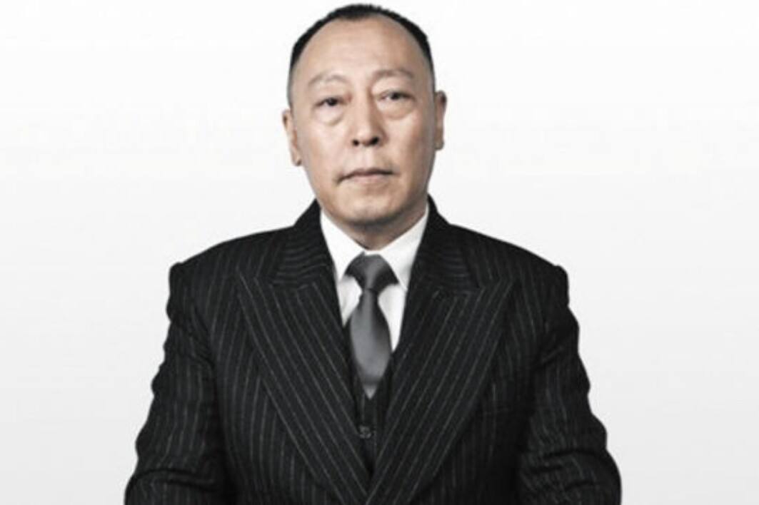 原创苏大强走起了时尚路线,网友惊叹,这还是那个作妖的他吗?