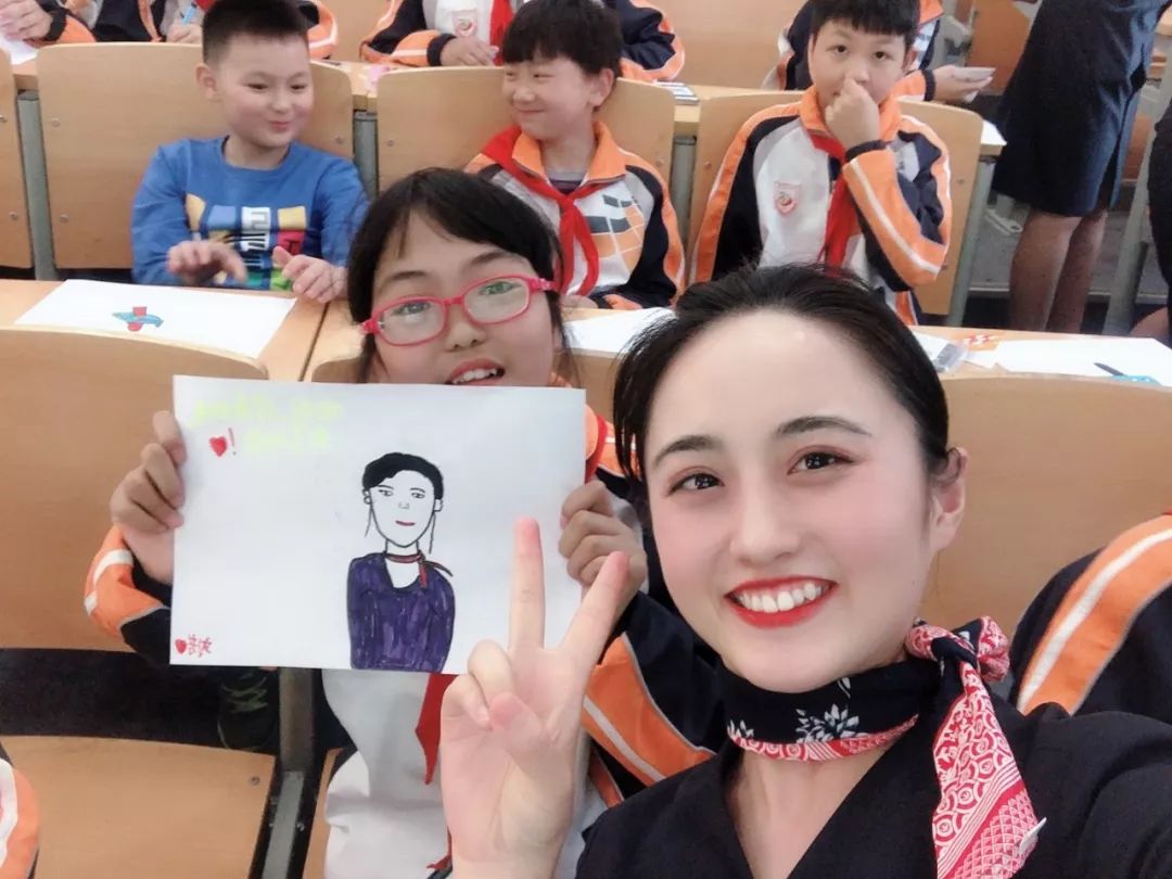 万人看东航东航江苏客舱走进南京聋人学校关爱失聪天使