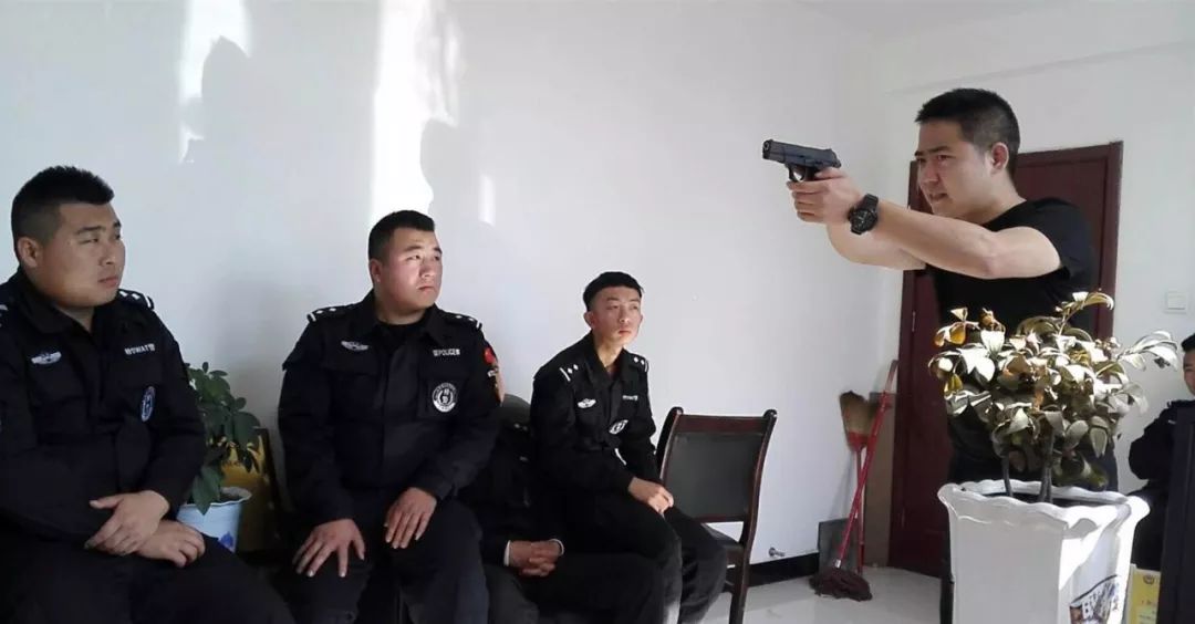 汉族,1983年10月生,中共党员,大学学历,二级警司警衔,现任宜川县公安