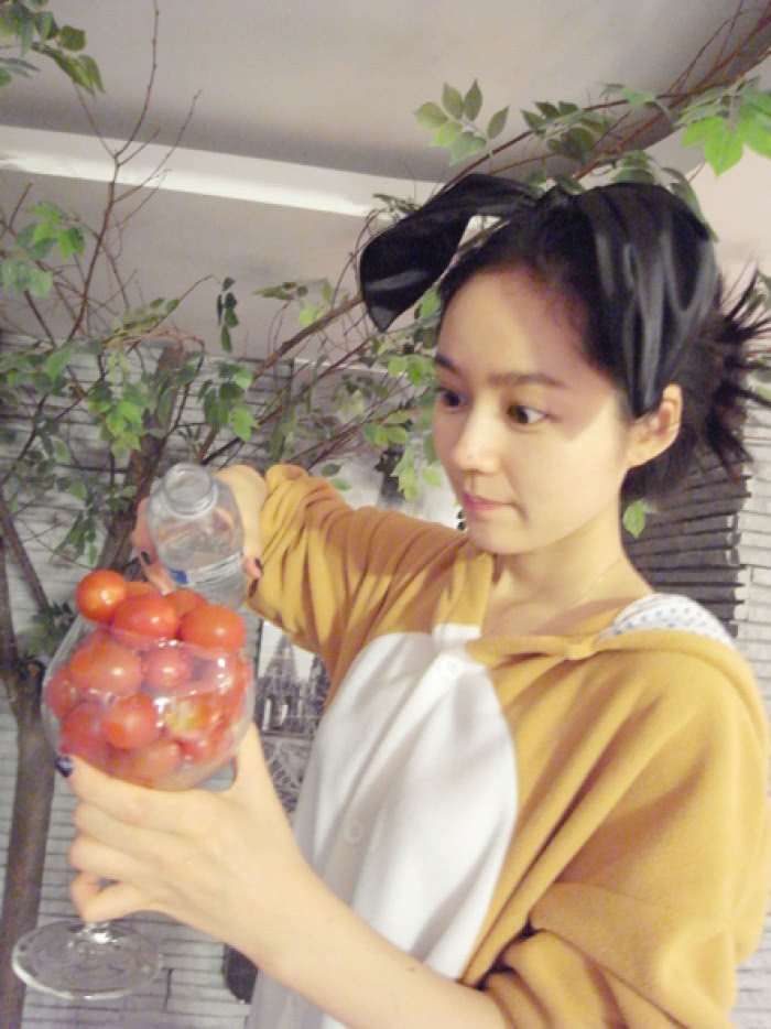 恭喜!37岁女神韩佳人二胎生子,一家四口凑成"好"字超幸福