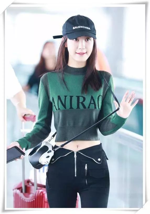 没李菲儿的小蛮腰真别穿露脐装,像江疏影一样穿成水桶腰就尴尬了