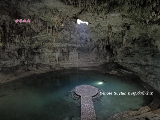 墨西哥的天然井曾被用于活人献祭今天成了游泳爱好者胜地