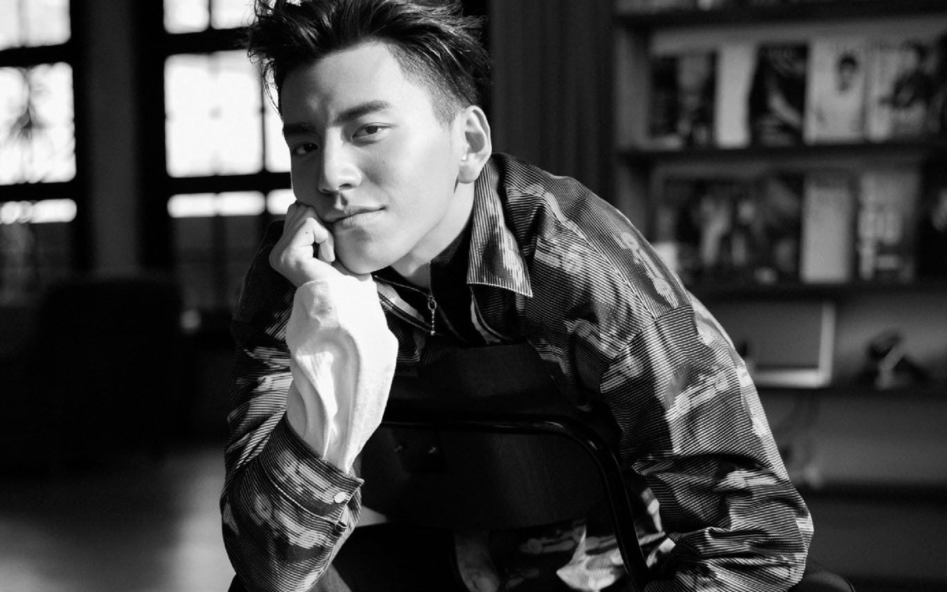 王大陆是因为电影《我的少女时代》一炮而红,那个时候在电影里面他痞