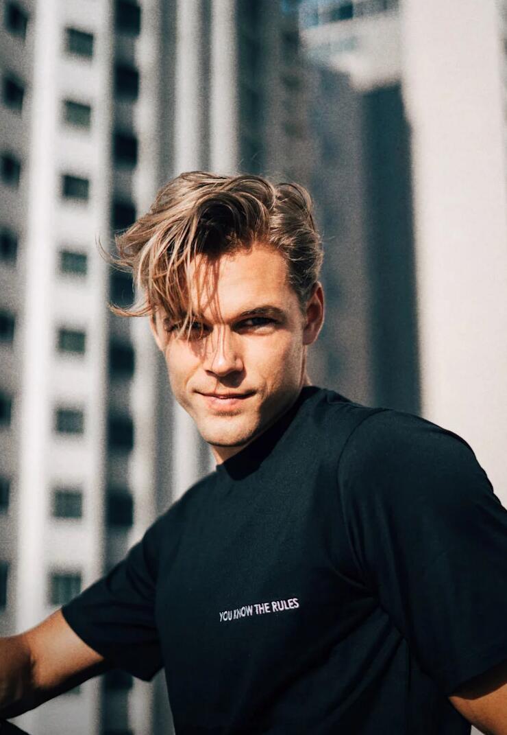 原创澳洲小哥帅出天际宛如皮特和小李子结合体强大的内心更为震撼