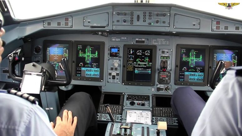 「atr 42–600」原本的驾驶舱是这样的.