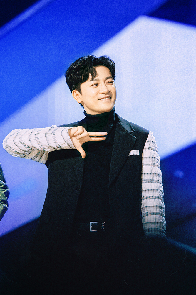 苏有朋《创造营2019》秀f班手势 花式好评获封最强应援