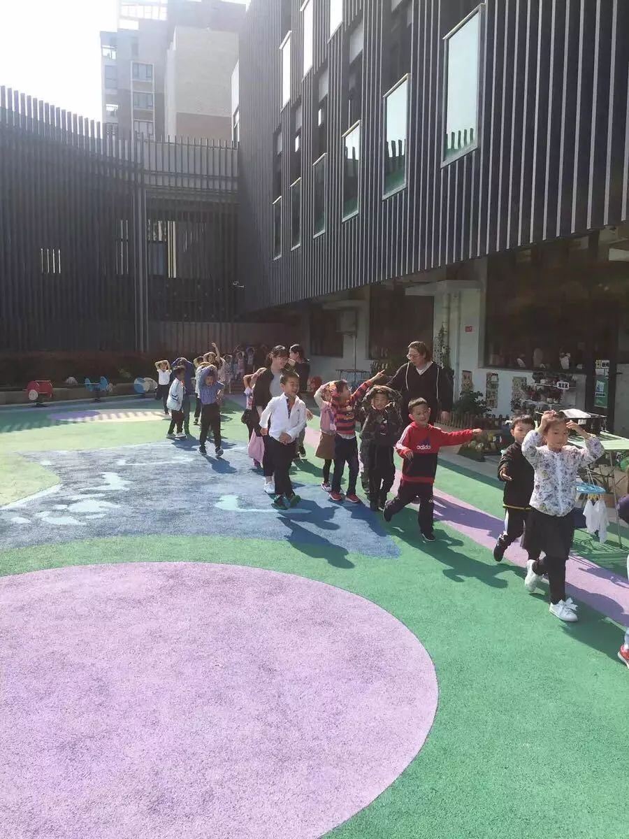 新城中心幼儿园开展防震减灾应急疏散联动演练